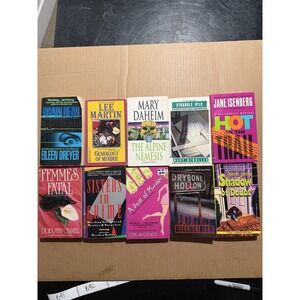 Lot of 10 random murder mystery novel paperback books,‎ various authors B41